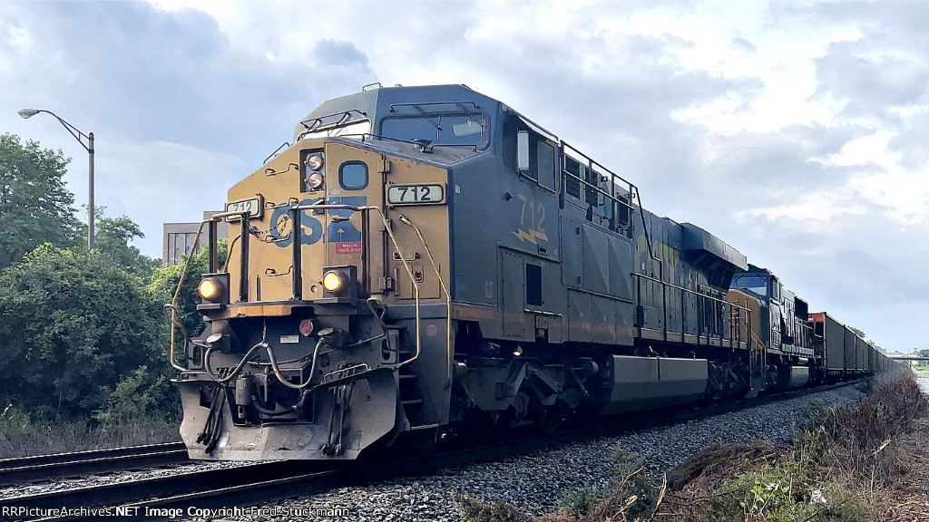 CSX 712 leads empty coal.